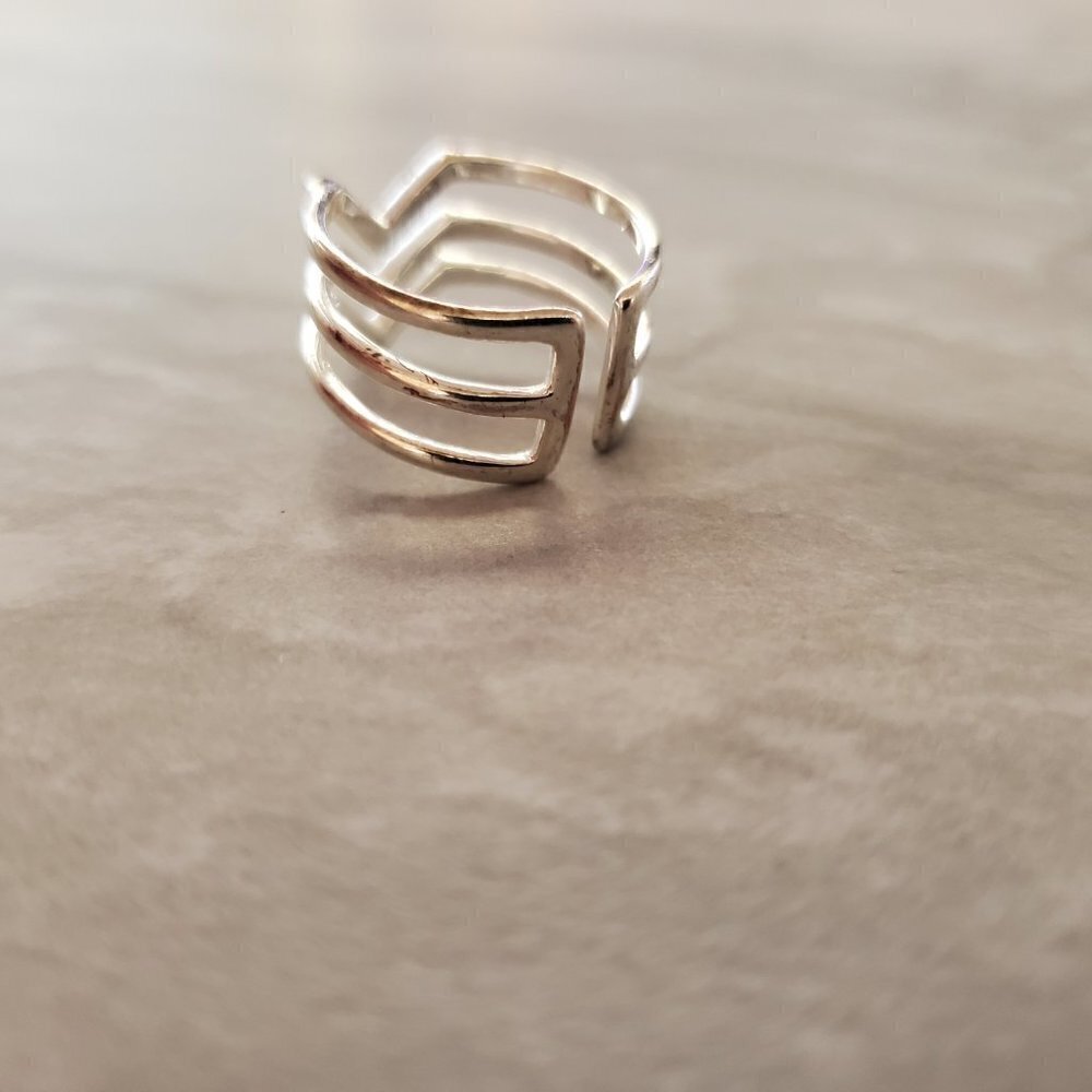 ✨ Stella & Dot Silver Rhinestones Crystals Pave Modern Minimalist ring Size 6 ✨ - Picture 4 of 9
